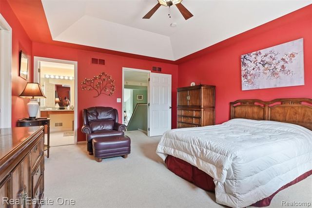 37585 Newburg Park Circle 16, Livonia, MI 48152