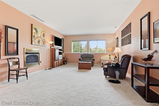 37585 Newburg Park Circle 16, Livonia, MI 48152