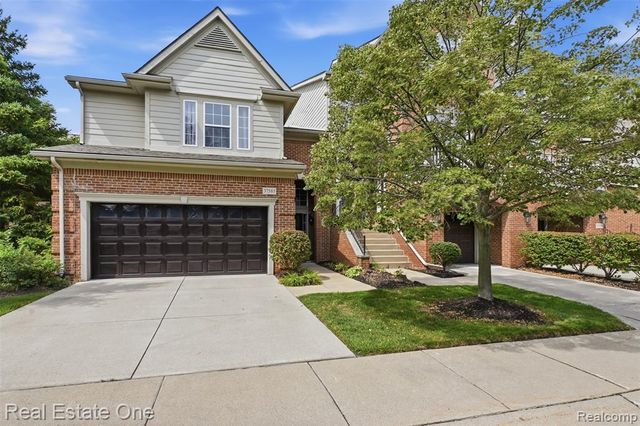 37585 Newburg Park Circle 16, Livonia, MI 48152