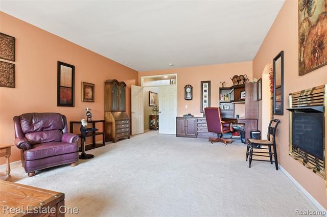 37585 Newburg Park Circle 16, Livonia, MI 48152