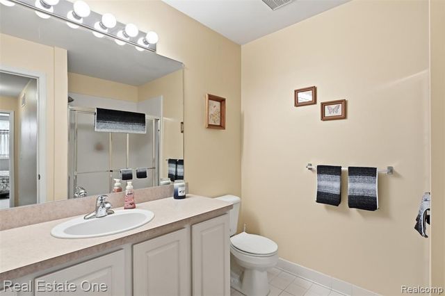 37585 Newburg Park Circle 16, Livonia, MI 48152