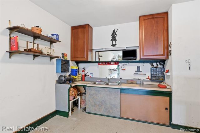 37585 Newburg Park Circle 16, Livonia, MI 48152