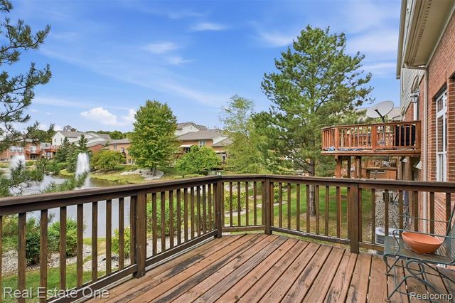 37585 Newburg Park Circle 16, Livonia, MI 48152