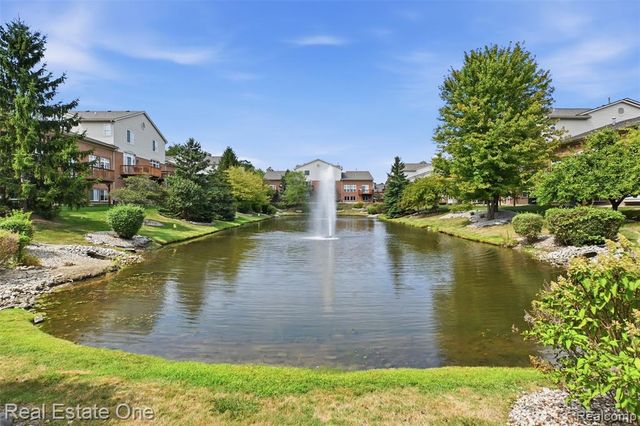 37585 Newburg Park Circle 16, Livonia, MI 48152