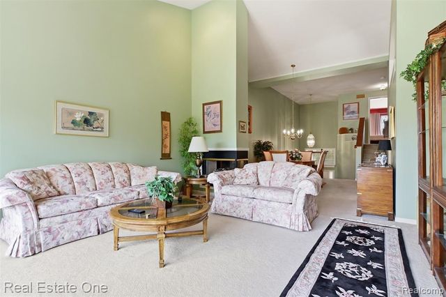 37585 Newburg Park Circle 16, Livonia, MI 48152