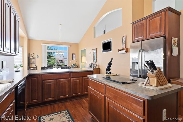 37585 Newburg Park Circle 16, Livonia, MI 48152
