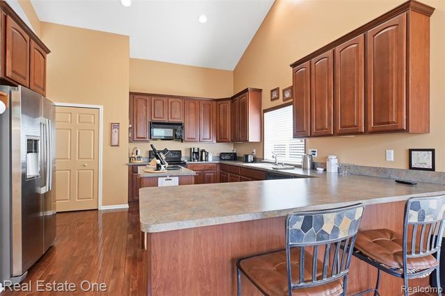 37585 Newburg Park Circle 16, Livonia, MI 48152