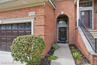 37585 Newburg Park Circle 16, Livonia, MI 48152