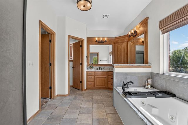 2807 Edmond NE Road, Piedmont, OK 73078