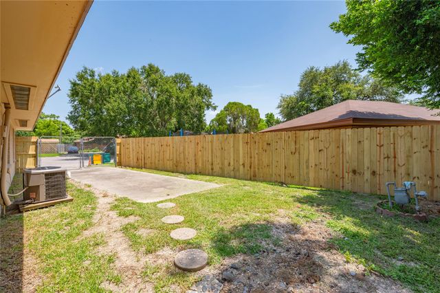 2513 Meadow Lane, La Marque, TX 77568