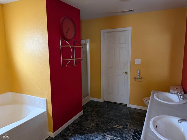 9625 Treyburn Lakes Drive, Indianapolis, IN 46239
