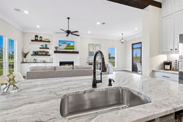 5160 Black River Rd, Darrow, LA 70725