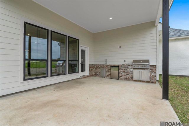 5160 Black River Rd, Darrow, LA 70725