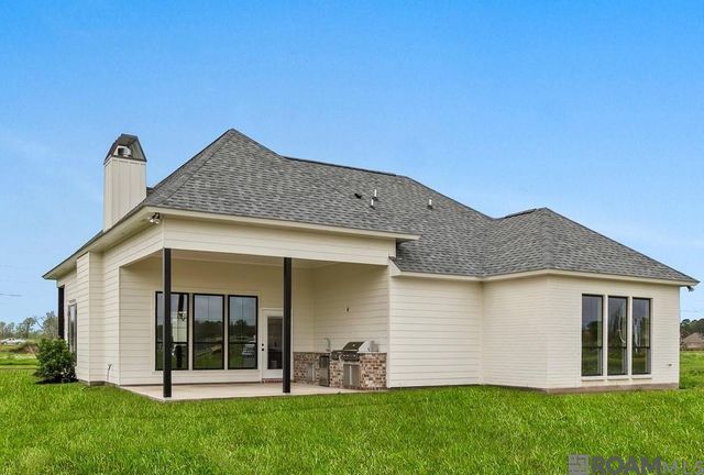 5160 Black River Rd, Darrow, LA 70725