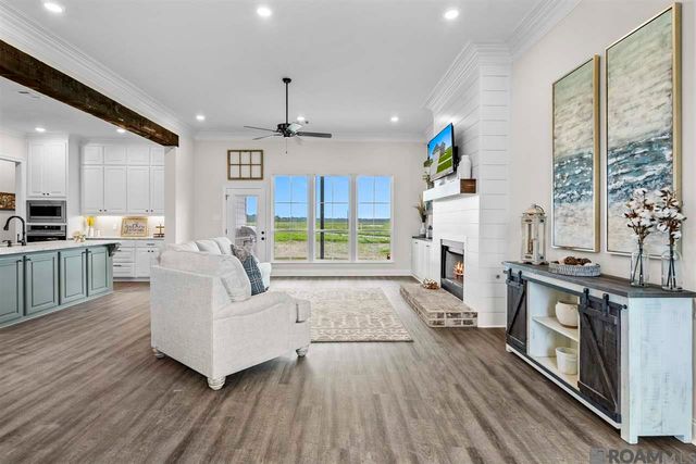 5160 Black River Rd, Darrow, LA 70725