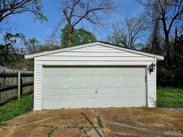 3643 Elsa Avenue, St Ann, MO 63074