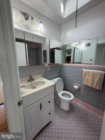 1621 STRAHLE ST, Philadelphia, PA 19152