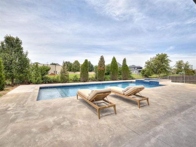 15113 Salem Creek Place, Edmond, OK 73013