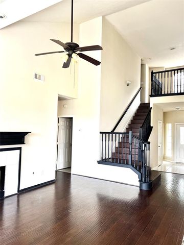 4911 Knights Branch Drive, Sugar Land, TX 77479