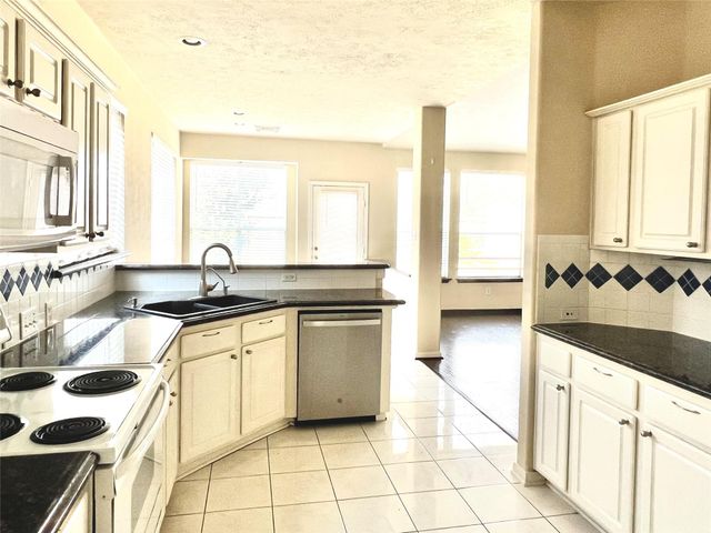 4911 Knights Branch Drive, Sugar Land, TX 77479
