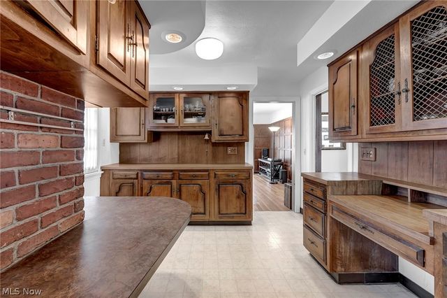 1284 Overlook Road, Lakewood, OH 44107