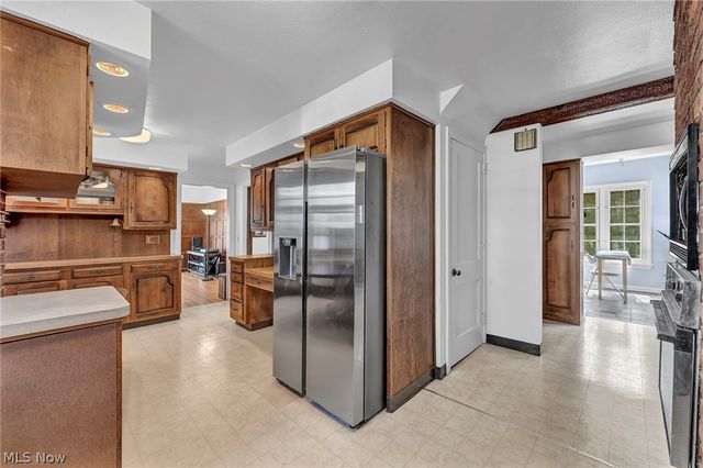 1284 Overlook Road, Lakewood, OH 44107