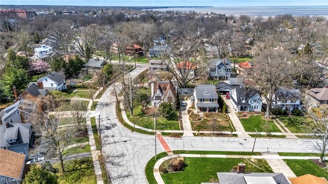 1284 Overlook Road, Lakewood, OH 44107