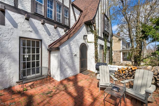 1284 Overlook Road, Lakewood, OH 44107