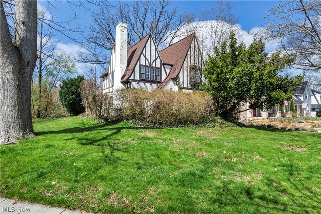 1284 Overlook Road, Lakewood, OH 44107