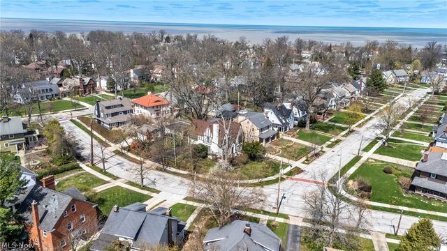 1284 Overlook Road, Lakewood, OH 44107