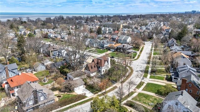 1284 Overlook Road, Lakewood, OH 44107