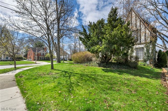 1284 Overlook Road, Lakewood, OH 44107