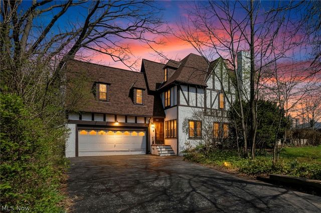 1284 Overlook Road, Lakewood, OH 44107