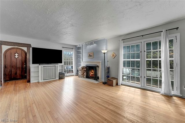 1284 Overlook Road, Lakewood, OH 44107