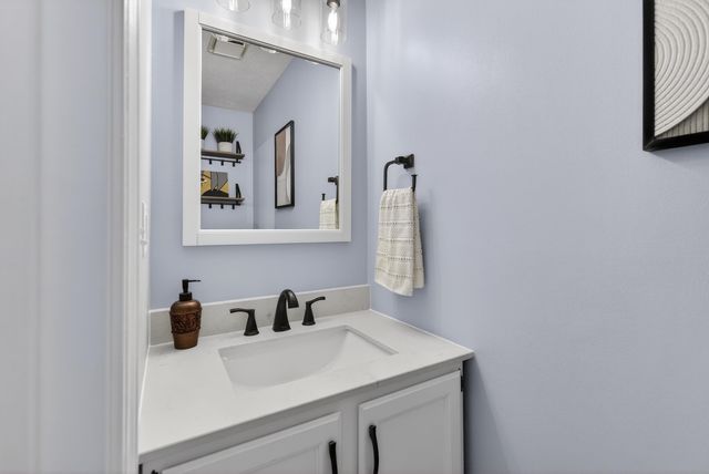 65 Taylor Street, Manchester, NH 03103