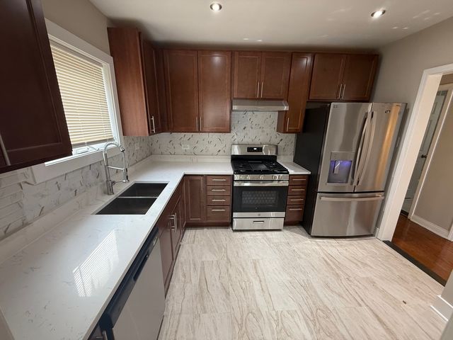 10154 S Calumet Avenue, Chicago, IL 60628