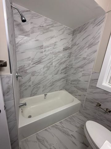 10154 S Calumet Avenue, Chicago, IL 60628