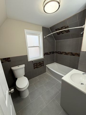 10154 S Calumet Avenue, Chicago, IL 60628