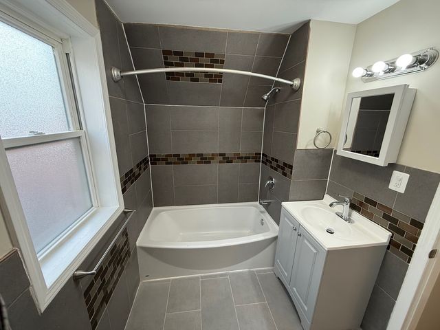 10154 S Calumet Avenue, Chicago, IL 60628