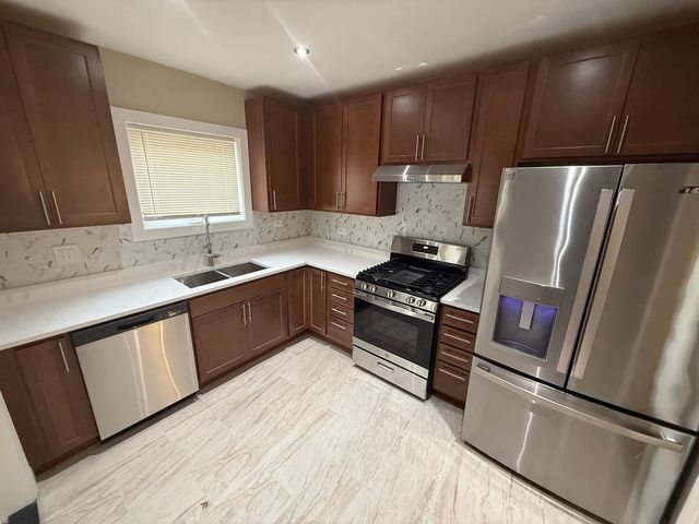 10154 S Calumet Avenue, Chicago, IL 60628