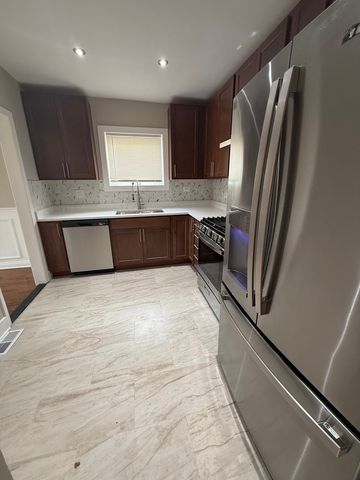 10154 S Calumet Avenue, Chicago, IL 60628