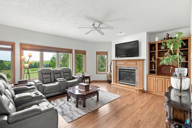 47588 255th St Street, Renner, SD 57055
