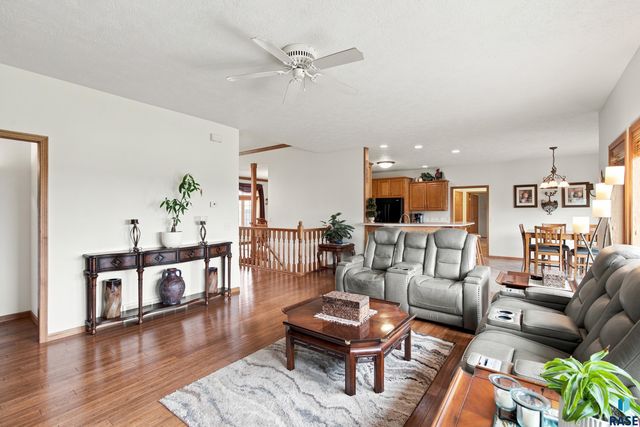 47588 255th St Street, Renner, SD 57055