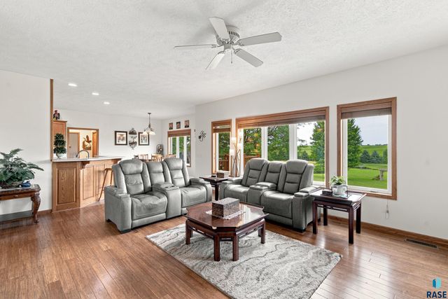 47588 255th St Street, Renner, SD 57055