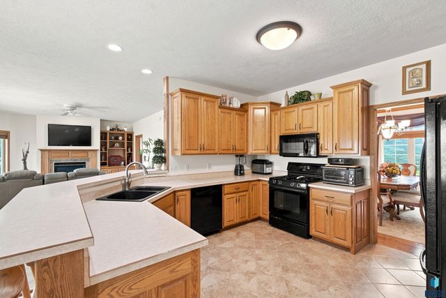 47588 255th St Street, Renner, SD 57055