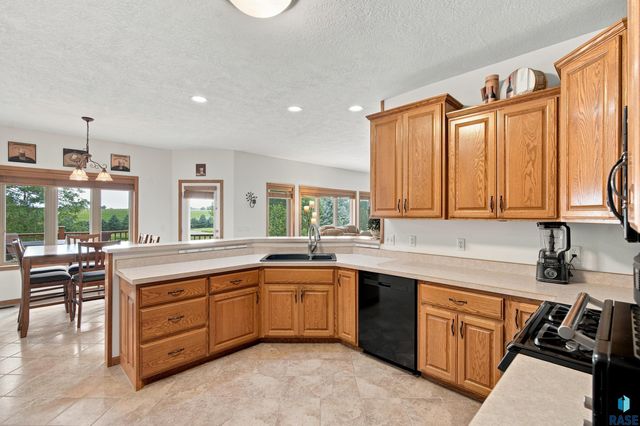 47588 255th St Street, Renner, SD 57055
