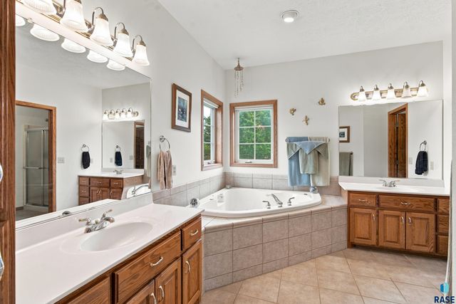 47588 255th St Street, Renner, SD 57055