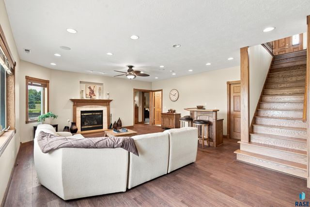 47588 255th St Street, Renner, SD 57055