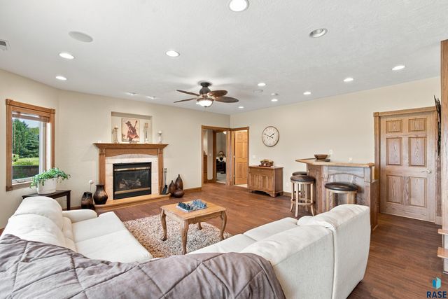 47588 255th St Street, Renner, SD 57055