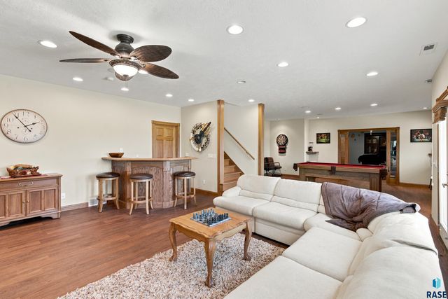 47588 255th St Street, Renner, SD 57055